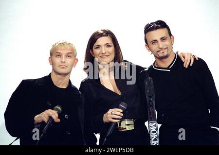 Milano Italia 1997-09-21: Dirotta su Cuba Group,Simona Bencini,Stefano De Donato e Rossano gentili durante il servizio fotografico dello show televisivo “Super 1997” Foto Stock