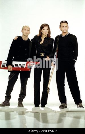 Milano Italia 1997-09-21: Dirotta su Cuba Group,Simona Bencini,Stefano De Donato e Rossano gentili durante il servizio fotografico dello show televisivo “Super 1997” Foto Stock