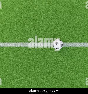 Gesso su un campo in erba con una palla da calcio. Immagine di base per compositi per immagini di sport calcistici. Vista ad alto angolo. Foto Stock