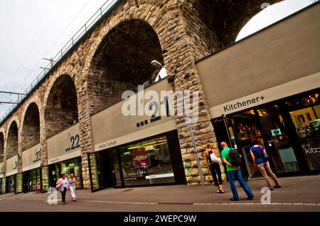 Zurigo: Markthalle Im Viadukt, area commerciale nel quartiere ovest di Zurigo Foto Stock