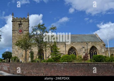 All Saint Church è Una chiesa del XII secolo situata nel villaggio di Hunmanby, North Yorkshire, Regno Unito Foto Stock