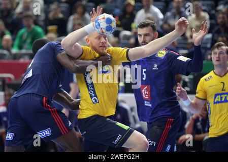 Zagabria, Croazia. 26 gennaio 2024. Jim Gottfridsson svedese in azione durante la prima semifinale maschile EHF Euro 2024 tra Francia e Svezia alla Lanxess Arena il 26 gennaio 2024 a Colonia, in Germania. Foto: Sanjin Strukic/PIXSELL credito: Pixsell/Alamy Live News Foto Stock