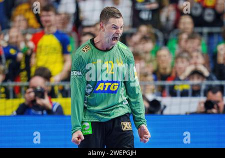 Il svedese Andreas Palicka festeggia durante la semifinale tra Svezia e Francia al Campionato europeo di pallamano EHF 2024 Mens nella Lanxness Arena di Colonia, Germania, venerdì 26 gennaio 2024 credito: Ritzau/Alamy Live News Foto Stock