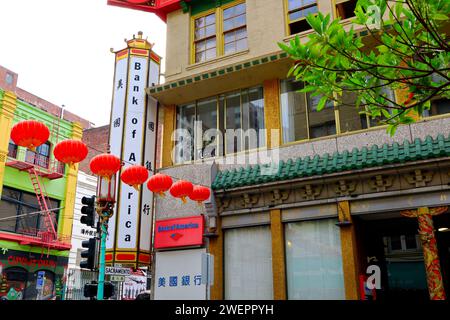 San Francisco, California: Bank of America situata a Chinatown, quartiere etnico cinese nel centro di San Francisco Foto Stock