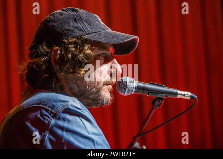 Alcazar, Roma, Italia, 25 gennaio 2024, Leo pari canta durante Leo pari e Roberto Angelini - Concerto di musica per cantante italiano Foto Stock