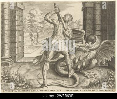 Ercole ruba le mele dorate delle Esperidi, Cornelis Cort, dopo Frans Floris (i), c. 1563 stampa Ercole ruba le mele dorate dal giardino delle Esperidi. Con il suo club batte il Serpent Ladon che controlla l'ingresso al giardino. Sullo sfondo si può vedere come preleva le mele dall'albero. Incisione su carta delle dodici labbra di Ercole: Seconda serie Foto Stock