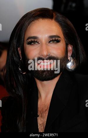 Amburgo, Deutschland 26. Gennaio 2024: NDR Talk Show - 26.01.2024 IM Bild: Conchita Wurst NDR Studio Hamburg *** Amburgo, Germania 26 gennaio 2024 NDR Talk Show 26 01 2024 nella foto Conchita Wurst NDR Studio Hamburg Copyright: XFotostandx/xMeyerx Foto Stock