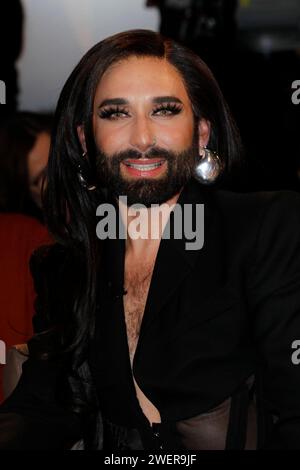 Amburgo, Deutschland 26. Gennaio 2024: NDR Talk Show - 26.01.2024 IM Bild: Conchita Wurst NDR Studio Hamburg *** Amburgo, Germania 26 gennaio 2024 NDR Talk Show 26 01 2024 nella foto Conchita Wurst NDR Studio Hamburg Copyright: XFotostandx/xMeyerx Foto Stock