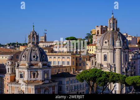 Roma, IT - 28 luglio 2023: Santa Maria di Loreto e Chiesa del Santissimo nome di Maria al foro di Traiano Foto Stock