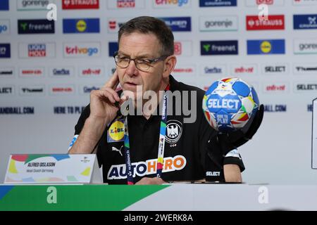 26.01.2024, Lanxess Arena, Koeln, GER, EHF Euro 2024, Men, Halbfinale, Colonia, Deutschland (GER) vs. Daenemark (DEN), im Bild: Pressekonferenz (PK) nach dem Spiel, Alfred Gislason Headcoach/Trainer (GER), foto © nordphoto GmbH/Meuter Foto Stock