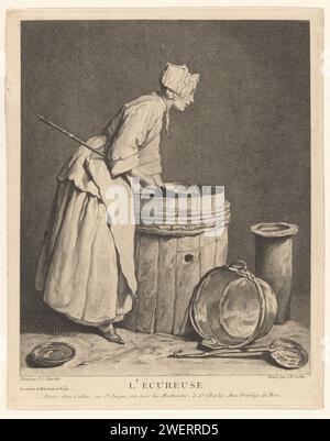 Donna ai piatti, Charles Nicolas Cochin (i), dopo Jean Baptiste Siméon Chardin, nel 1740 stampa Una donna, raffigurata e raffigurata in piedi accanto a una grande vasca, lava una padella mentre pensa in lontananza. C'è un bollitore di rame e uno skimmer intorno al Tobbe. personale di cucina con incisione di carta. personale della casa, servitori. utensili da cucina Foto Stock