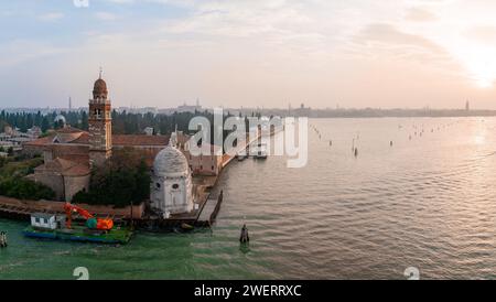 Vista aerea dello storico cimitero dell'isola di San Michele Foto Stock