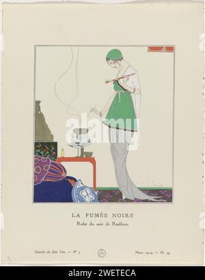 Gazette du Bon Ton, 1914 - No. 3, PL. 29: Abito da sera/fumo nero di Redfern, Ludwik Strumpl, 1914 donna in piedi vestita con un abito da sera di Redfern, composto da una tunica di musseline verde rifinita con pizzo e pelliccia e una gonna in argento con trascinamento. Forse un bastoncino di incenso e un tubo nelle mani. Planche 29 dalla Gazette du Bon Ton 1914, No. 3. Spiegazione dell'abbigliamento alla pagina "Explication des Planches". carta letterpress stampa di piatti di moda. abito, abito: abito da sera (+ abiti da donna). bracciale, pochette da polso (+ abiti da donna). bruciatore a incenso  profumi, profumi. cuscino Foto Stock