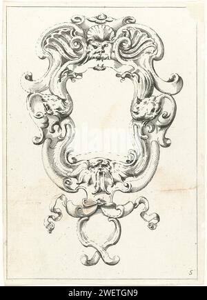 Foglia della serie con cartigli, stampa 1642 Quinta stampa da una serie di dodici copie a una serie con cartigli. Cartiglio con maschera sulla parte superiore e inferiore. ornamento per incisione carta  cartiglio Foto Stock