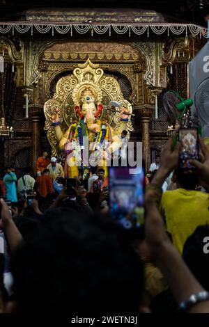 Lalbaughcharaja Idol di Ganapati durante Ganesh Chaturthi Foto Stock