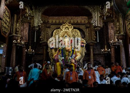 Lalbaughcharaja Idol di Ganapati durante Ganesh Chaturthi Foto Stock