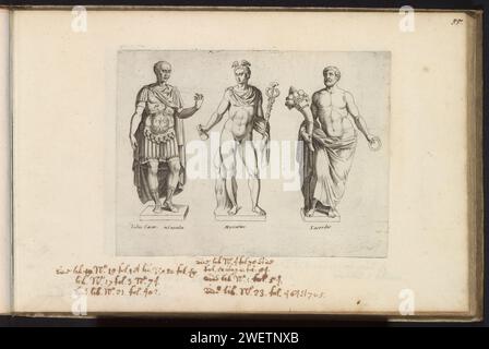 Sculture di Giulio Cesare, mercurio e un sacerdote con un corno di abbondanza, Anonimo, 1641 didascalie stampate in latino. La stampa fa parte di un album. incisione di carta pezzo di scultura, riproduzione di un pezzo di scultura. (Storia di) mercurio (Hermes). (Storia di) C. Giulio Cesare. Prete  religione romana Foto Stock