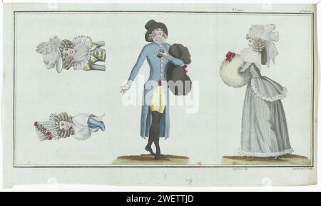 Store of New French and English mode, 11 febbraio 1789, PL. 1, 2 e 3, 1789 da sinistra a destra. Due busti da donna: A sinistra: "Pouf" di rete decorato con rose di garland van. 'Pierrot' (Caraco) con colletto giallo decorato con seta blu. Destra: "Fraise" con orlo seghettato. Giovane in "Négligé", composto da un rosso blu, un gilet rosso e pantaloni gialli al ginocchio. MOF sotto il braccio. Binocolo nella mano sinistra. Donna in pierrot (caraco) e gonna in raso a righe grigie. MOF van fur con un fiocco rosso. La stampa fa parte dell'8th Cahier, 4th Année, dal Magasin des Modes Nouvelles Francases et Ang Foto Stock