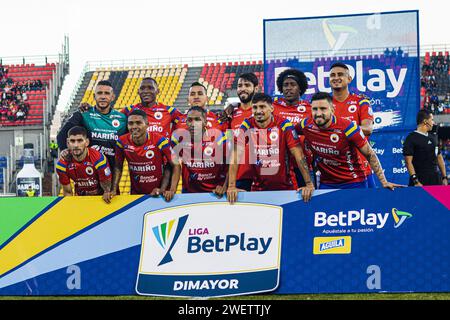 Pasto, Colombia. 26 gennaio 2024. I giocatori del Deportivo pasto posano per la foto ufficiale durante la partita Deportivo pasto (1) vs Deportes Tolima (4) allo stadio la Libertad di pasto, Colombia, 26 gennaio 2024. Foto di: Sebastian Maya/Long Visual Press Credit: Long Visual Press/Alamy Live News Foto Stock