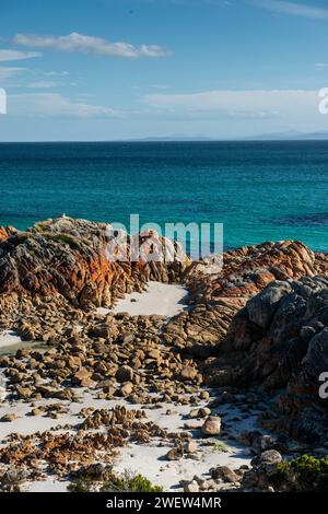 Larapuna o la Baia degli incendi e il Parco Nazionale di Mount William, Tasmania, Australia Foto Stock
