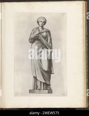 Statua di una donna in piedi, 1636 - 1647 stampa Statua di una donna vestita con un mantello. Alla base lo stemma di Vincenzo Giustiniani. La stampa fa parte di un album con una serie di stampe sulle sculture della collezione della Galleria Giustiniani a Roma. incisione di carta pezzo di scultura, riproduzione di un pezzo di scultura. donne di storia classica Foto Stock