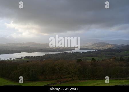 Lago Windemere visto dalla collina di Orrest Head in inverno, lago Windemere, Cumbria, Foto Stock