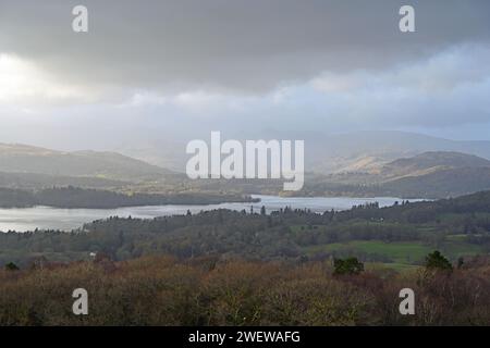 Lago Windemere visto dalla collina di Orrest Head in inverno, lago Windemere, Cumbria, Foto Stock