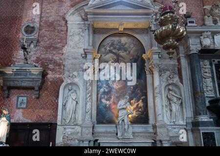 Il miracolo di Giuseppe da Copertino di Giuseppe Nogari del XVIII secolo nell'altare di San Giuseppe di Cupertino nella Basilica gotica di Santa Maria Glori Foto Stock