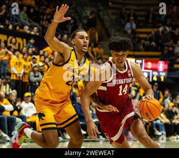 Haas Pavilion Berkeley, California, USA. 26 gennaio 2024. L'attaccante DELLA CALIFORNIA U.S.A. Stanford Spencer Jones (14) si dirige al cerchio durante la partita di pallacanestro maschile NCAA tra Stanford Cardinal e i California Golden Bears. La California batte Stanford 73-71 all'Haas Pavilion Berkeley California. Thurman James/CSM/Alamy Live News Foto Stock