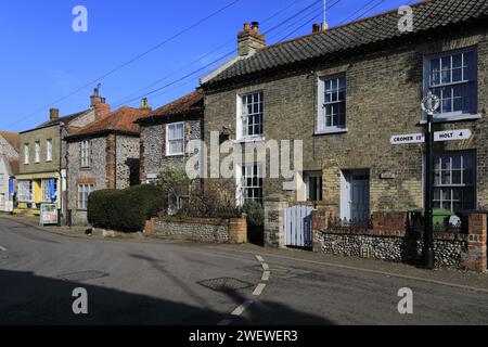 Vista sulla strada a Cley-Next-the-Sea Village, North Norfolk Coast, Inghilterra Foto Stock