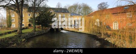 Mulino Fakenham sul fiume Wensum, città di Fakenham, contea di Norfolk, Inghilterra, Regno Unito Foto Stock