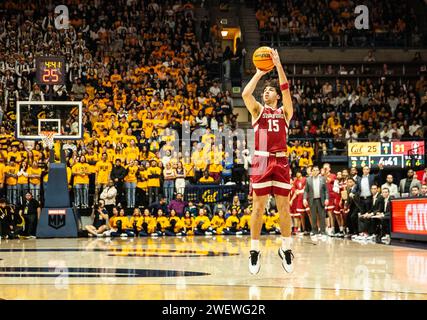 Haas Pavilion Berkeley, California, USA. 26 gennaio 2024. La guardia della CALIFORNIA U.S.A. Stanford Benny Gealer (15) tira la palla durante la partita di pallacanestro maschile NCAA tra Stanford Cardinal e i California Golden Bears. La California batte Stanford 73-71 all'Haas Pavilion Berkeley California. Thurman James/CSM/Alamy Live News Foto Stock