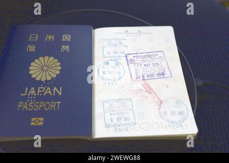 Tokyo, Giappone, 27 gennaio 2024. passaporto e timbro Foto Stock