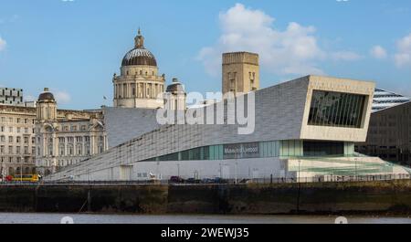 Panorama del lungomare di Liverpool catturato da Liverpool, regno unito, 16 gennaio 2024 immagini multiple scattate sul lungomare di Seacombe sul Foto Stock