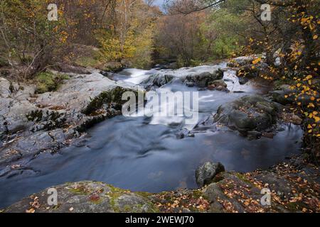 Aira Beck alle Upper Falls of Aira Force, nel Lake District inglese Foto Stock