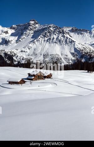 Piste per lo sci di fondo sull'altopiano di Maran vicino ad Arosa Foto Stock