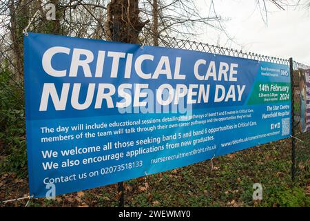 Harefield, Regno Unito. 25 gennaio 2024. Gli ospedali Royal Brompton e Harefield tengono un Critical Car Nurse Open Day presso il loro ospedale specializzato in cardiologia a Harefield, nel borgo londinese di Hillingdon, il 14 febbraio. Stanno reclutando infermieri della banda 5 e della banda 6. Credito: Maureen McLean/Alamy Foto Stock