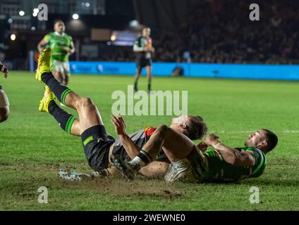 Leicester Tigers Dan Kelly affronta Harlequins Andre Esterhuizen durante gli Harlequins vs Leicester Tigers, The Stoop, Twickenham, Londra Regno Unito il 26 gennaio 2024. Foto di Gary Mitchell Credit: Gary Mitchell, GMP Media/Alamy Live News Foto Stock