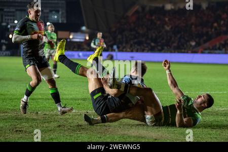 Leicester Tigers Dan Kelly affronta Harlequins Andre Esterhuizen durante gli Harlequins vs Leicester Tigers, The Stoop, Twickenham, Londra Regno Unito il 26 gennaio 2024. Foto di Gary Mitchell Credit: Gary Mitchell, GMP Media/Alamy Live News Foto Stock