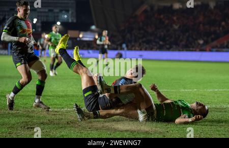 Leicester Tigers Dan Kelly affronta Harlequins Andre Esterhuizen durante gli Harlequins vs Leicester Tigers, The Stoop, Twickenham, Londra Regno Unito il 26 gennaio 2024. Foto di Gary Mitchell Credit: Gary Mitchell, GMP Media/Alamy Live News Foto Stock