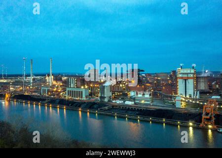 Salzgitter AG acciaieria. Salzgitter AG, Avacon e Lime Tree avviano la produzione industriale di idrogeno basata sull'elettricità eolica Foto Stock