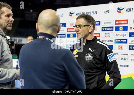Alfred Gislason (Trainer Deutschland) im Interview MEN'S EHF EURO 2024: Finale Media Call Schweden - Deutschland - Frankreich - D'nemark; LANXESS Arena, K'ln AM 27.01.2024 Foto Stock