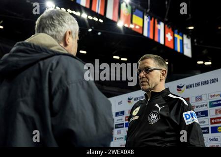 Alfred Gislason (Trainer Deutschland) im Interview MEN'S EHF EURO 2024: Finale Media Call Schweden - Deutschland - Frankreich - D'nemark; LANXESS Arena, K'ln AM 27.01.2024 Foto Stock