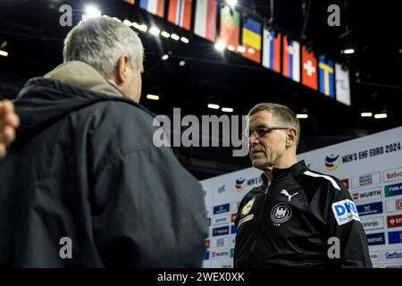 Alfred Gislason (Trainer Deutschland) im Interview MEN'S EHF EURO 2024: Finale Media Call Schweden - Deutschland - Frankreich - D'nemark; LANXESS Arena, K'ln AM 27.01.2024 Foto Stock