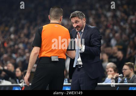 Belgrado, Serbia, 2 gennaio 2023. Il capo allenatore Gianmarco Pozzecco della LDLC ASVEL Villeurbanne reagisce durante il 2023/2024 Turkish Airlines EuroLeague match tra Partizan Mozzart Bet Belgrado e LDLC Asvel Villeurbanne alla Stark Arena di Belgrado, Serbia. 2 gennaio 2023. Credito: Nikola Krstic/Alamy Foto Stock