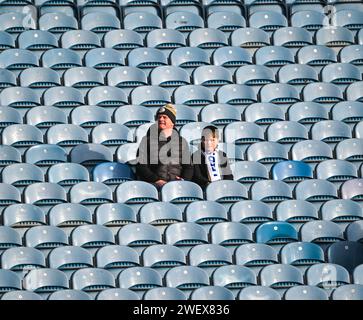 Elland Road, Leeds, Yorkshire, Regno Unito. 27 gennaio 2024. Fa Cup Fourth Round Football, Leeds contro Plymouth Argyle; Memories being made, Early coming coming fans Leeds in the stands pre-game Credit: Action Plus Sports/Alamy Live News Foto Stock