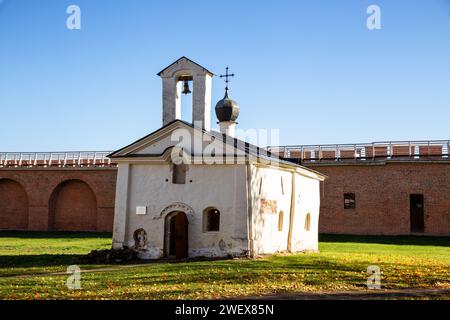 Antica 15-17 Chiesa di San Andrew Stratilates nel Cremlino di Novgorod, in Russia Foto Stock