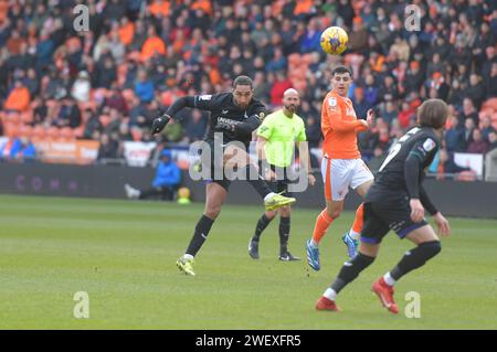 Blackpool, Inghilterra. 27 gennaio 2024. Terell Thomas del Charlton Athletic tira durante il match di Sky Bet EFL League One tra Blackpool FC e Charlton Athletic. Kyle Andrews/Alamy Live News Foto Stock