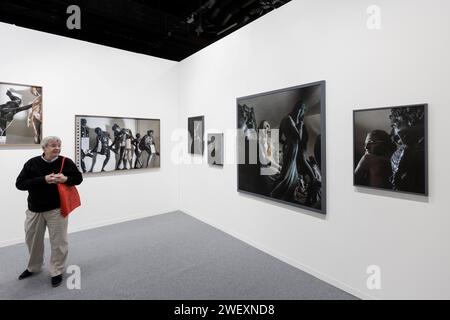 © PHOTOPQR/LE DAUPHINE/Grégory YETCHMENIZA ; Genève ; 27/01/2024 ; Genève (Suisse), le 27 janvier Pour sa 12e édition, ArtGenève s'est imposé comme l'un des grands rendez-vous de l'art contemporain en Europe, avec des Expositions très intéressantes et ludiques, à rebours des clichés que l'on entend parfois sur la création actu, et du XXe sièelle. Foto : Grégory Yetchmeniza/le Dauphiné Libéré 12th Artgeneve, a Ginevra, Svizzera, 27 jan 2024 Credit: MAXPPP/Alamy Live News Foto Stock