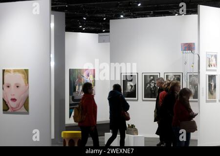 © PHOTOPQR/LE DAUPHINE/Grégory YETCHMENIZA ; Genève ; 27/01/2024 ; Genève (Suisse), le 27 janvier Pour sa 12e édition, ArtGenève s'est imposé comme l'un des grands rendez-vous de l'art contemporain en Europe, avec des Expositions très intéressantes et ludiques, à rebours des clichés que l'on entend parfois sur la création actu, et du XXe sièelle. Foto : Grégory Yetchmeniza/le Dauphiné Libéré 12th Artgeneve, a Ginevra, Svizzera, 27 jan 2024 Credit: MAXPPP/Alamy Live News Foto Stock